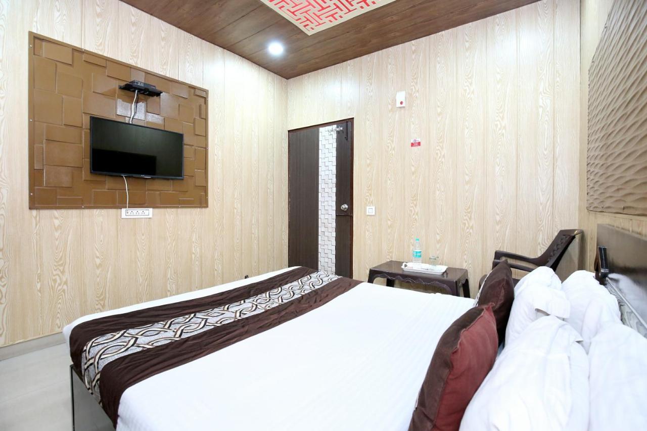 Oyo 8105 Royale Guest House Ludhiana Exterior foto