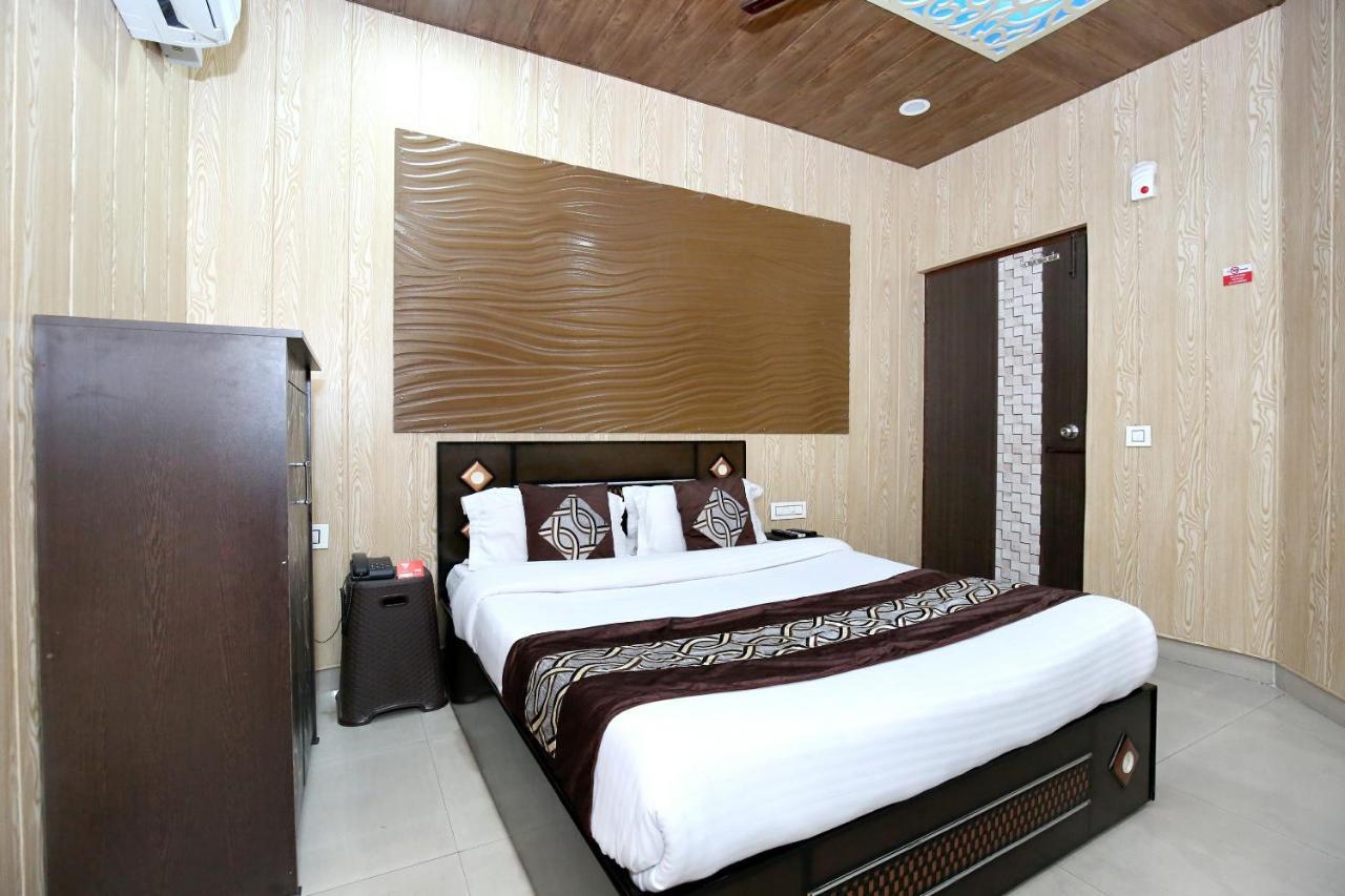 Oyo 8105 Royale Guest House Ludhiana Exterior foto