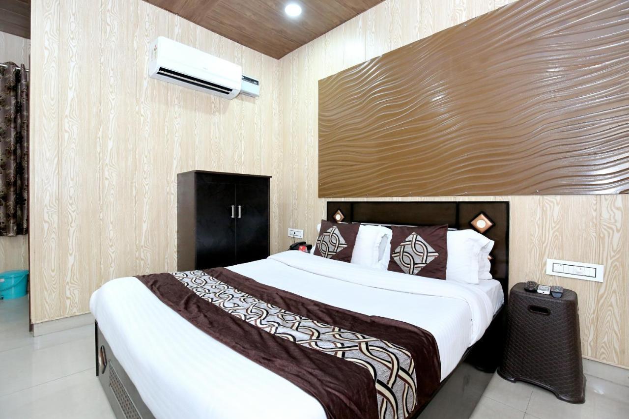 Oyo 8105 Royale Guest House Ludhiana Exterior foto