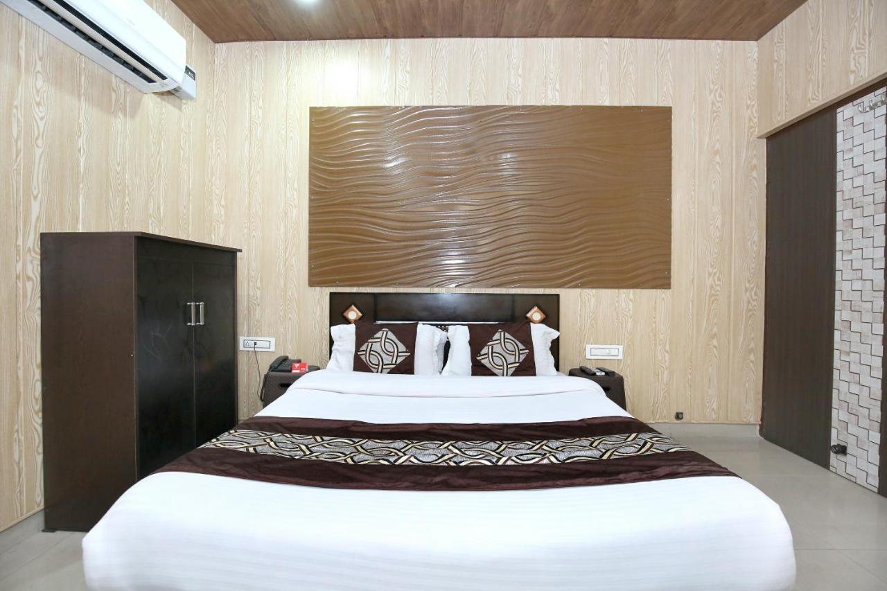 Oyo 8105 Royale Guest House Ludhiana Exterior foto