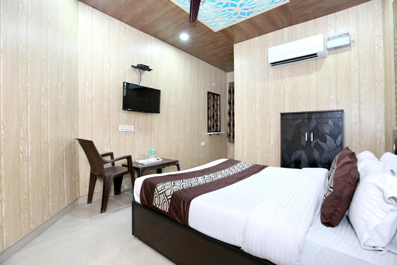 Oyo 8105 Royale Guest House Ludhiana Exterior foto